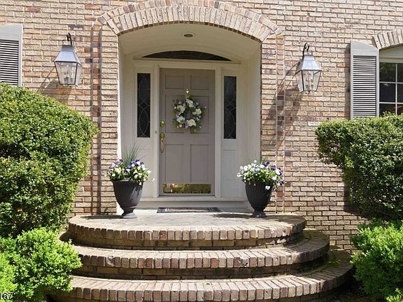 2nd image of 31 Laura Ln