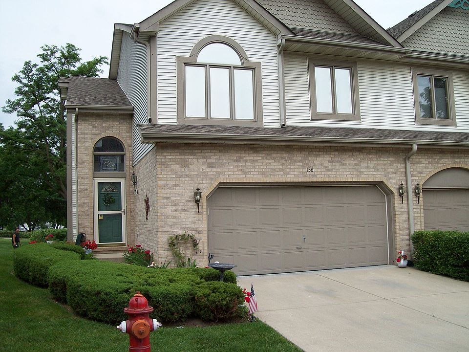 Luxurious Itasca Townhome