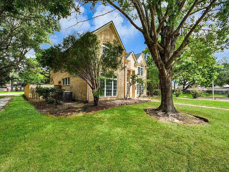16203 Broken Timber Cir — Photo 44
