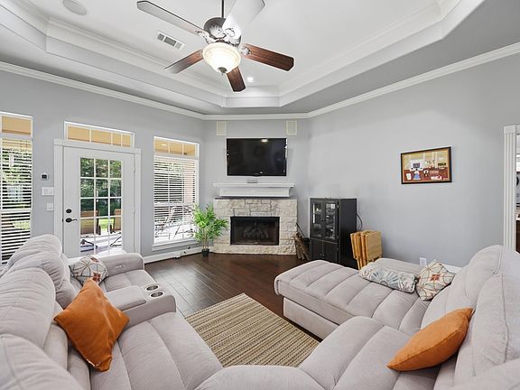 3rd image of 1205 Pecan Glen Rd