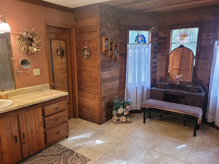 5650 Sandview Dr — Photo 8