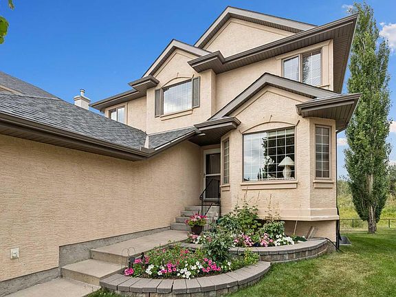 3rd image of 127 Edgeridge Close NW