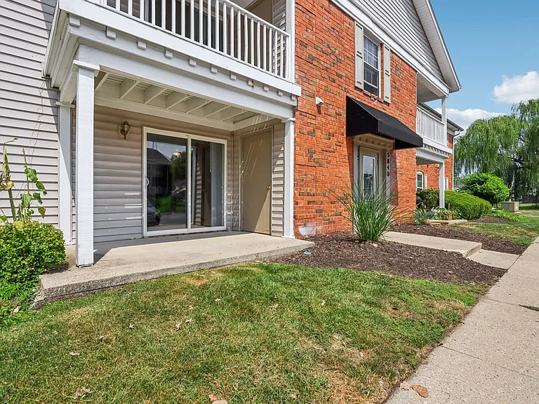 Castleton Manor Apartments — Photo 18