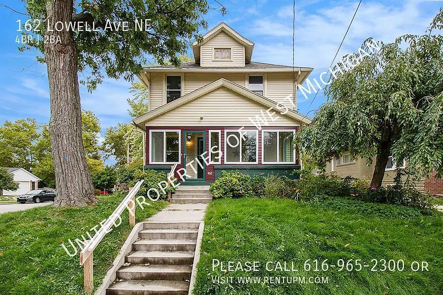 162 Lowell Ave NE
