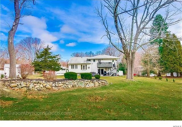 1st image of 8 Fawn Hill Dr