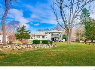 8 Fawn Hill Dr, Airmont, NY 10952