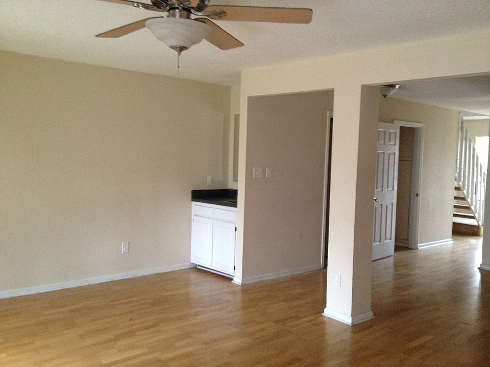 1st image of 329 Elderwood Ct
