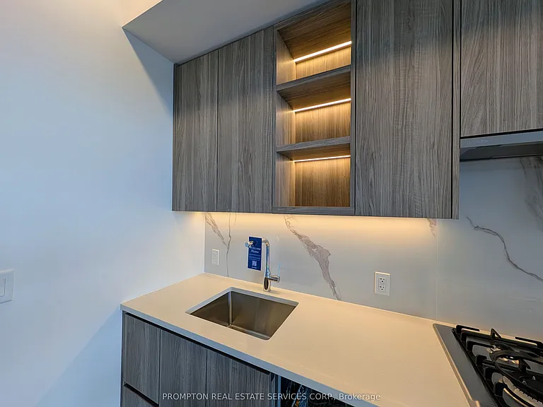 18 Esther Shiner Blvd #549 — Photo 6