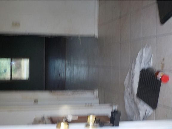 5th image of 409 W Church St