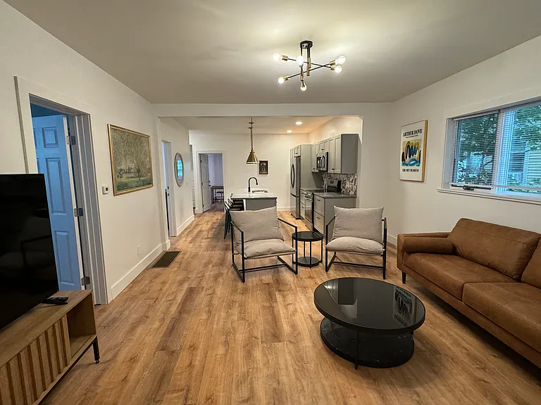 39 Leroy St — Photo 13