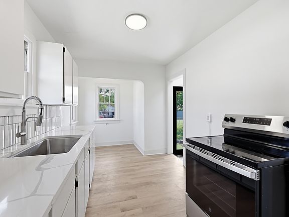 5th image of 5028 N Wall St