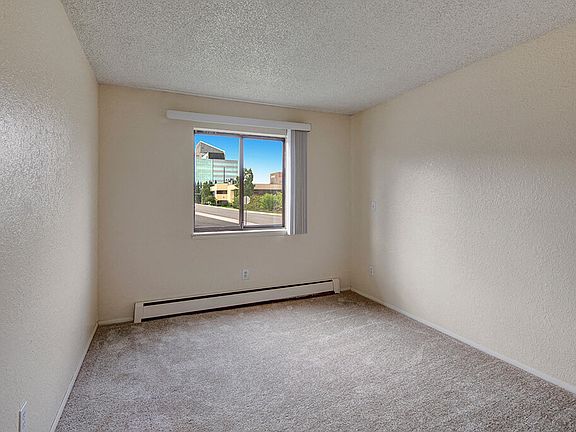 Continental Apartments - Bedroom