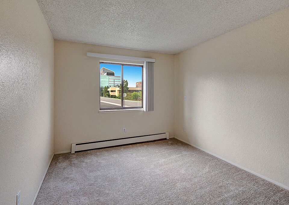 Continental Apartments - Bedroom