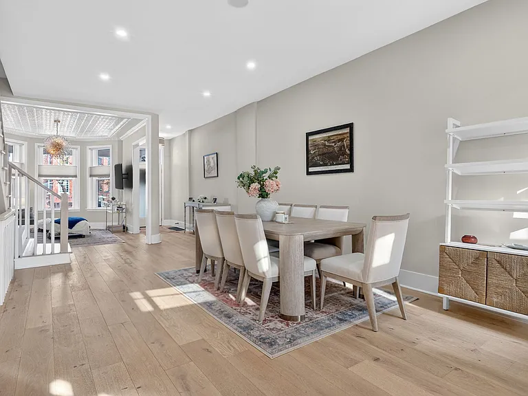 32 Adams St NW — Photo 4