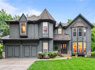 16350 W Briarwood Ct, Olathe, KS 66062