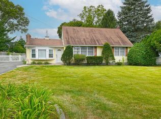 40 Cornell St, East Northport, NY 11731