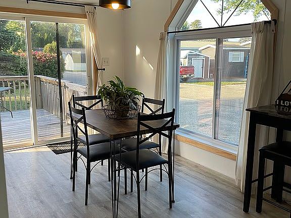 3rd image of 7319 White Swan Ln