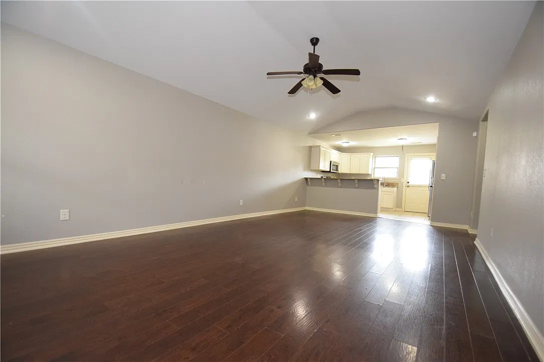 3 bed, 2.5 bath, 1623 sqft, $1,500 — Photo 2