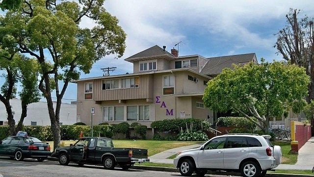 2nd image of 624 W 28th St