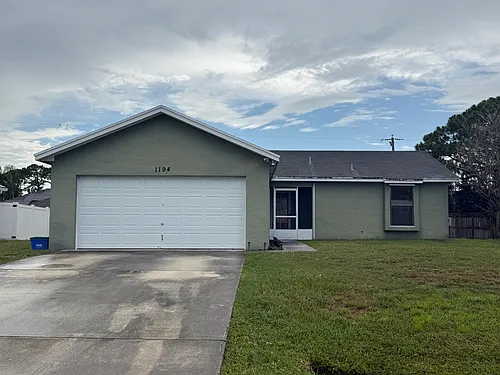 1194 SW Granadeer St Photo 1