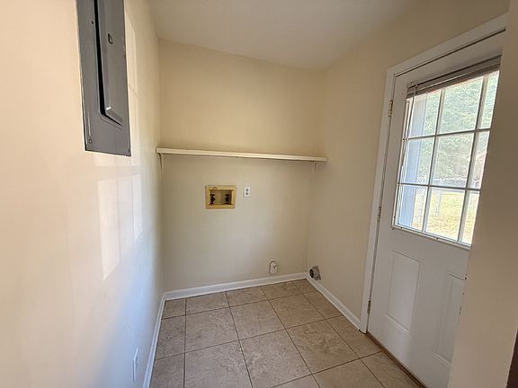 4th image of 929 Greenbriar Trl