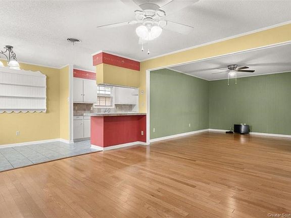 5th image of 109 Heather St