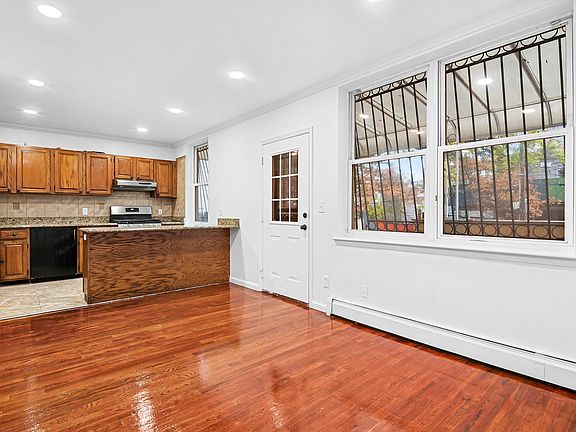 3rd image of 80 Palmetto St Floor 2
