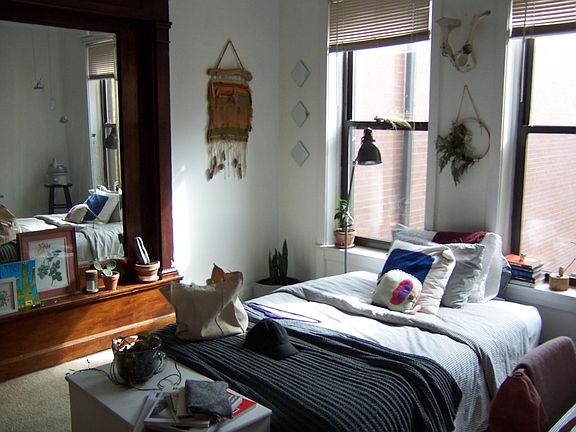 5th image of 644-46 W Barry Ave #1R