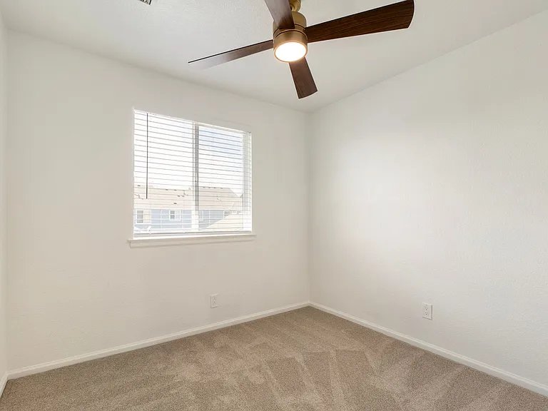 5761 Ceylon St — Photo 18