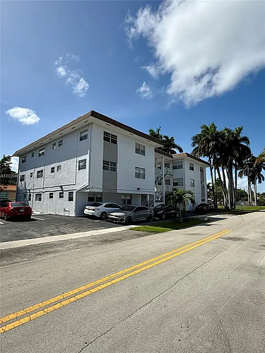 1607 Arthur St Photo 1