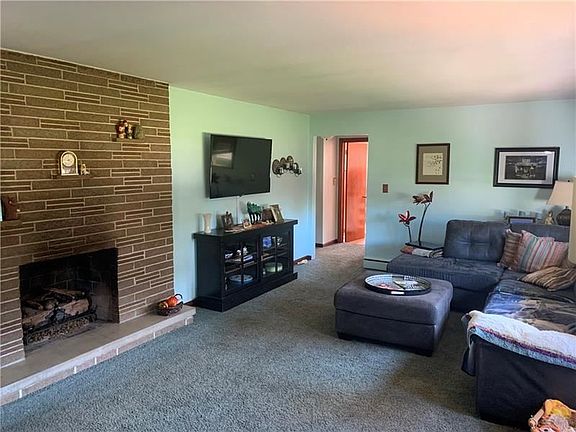 4th image of 736 Lyle Dr