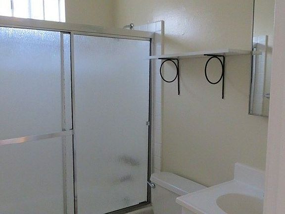 5th image of 176 Duane St APT 4