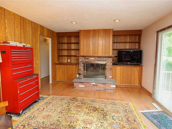 5th image of 257 Buffalo St