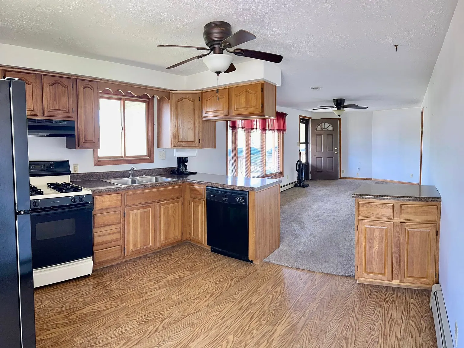 3 bed, 1000 sqft, $1,550 — Photo 3