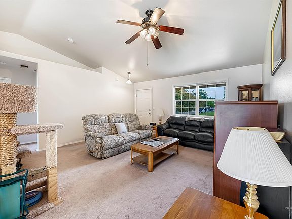 5th image of 519 Meadowbrook Dr