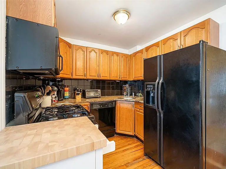 516 Adams St #4 — Photo 8