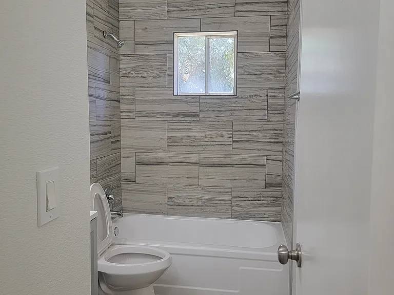 204 N Standage — Photo 26