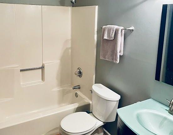 4th image of 2600 Chariot St