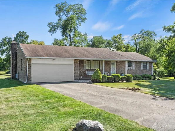 2590 Merrill Rd, Dayton, OH 45414