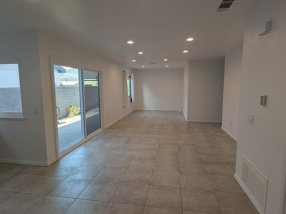 3rd image of 18052 Clearwater Cir