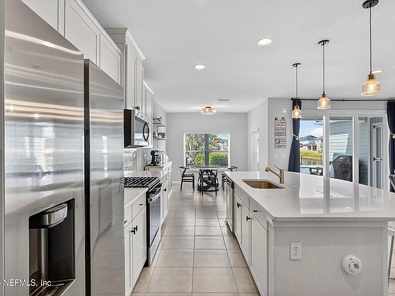 4th image of 216 GOLDEN FERN Drive