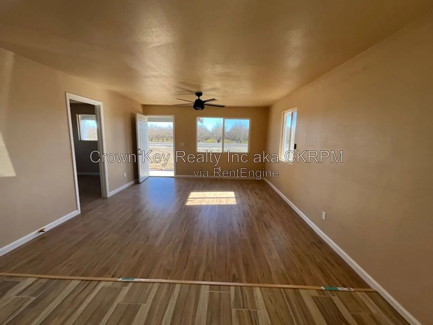 3 bed, 2.0 bath, 1144 sqft, $2,600 — Photo 2