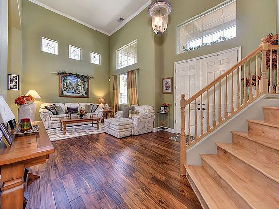 4th image of 3866 Meadow Wood Dr
