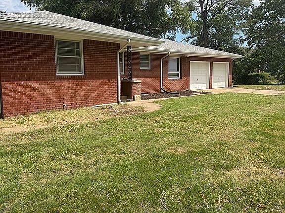 3rd image of 1403 N Meridian Rd