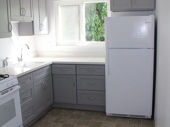 5th image of 887 Laurel Ave