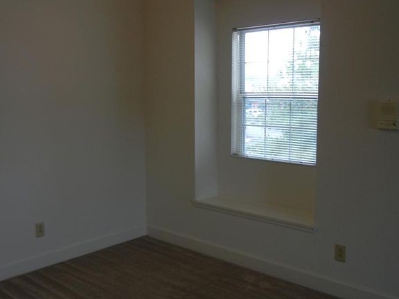 4th image of 2469 Heather Glen Ct APT 4