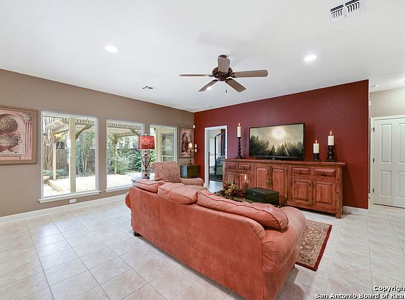 4th image of 130 Hidden Haven Dr