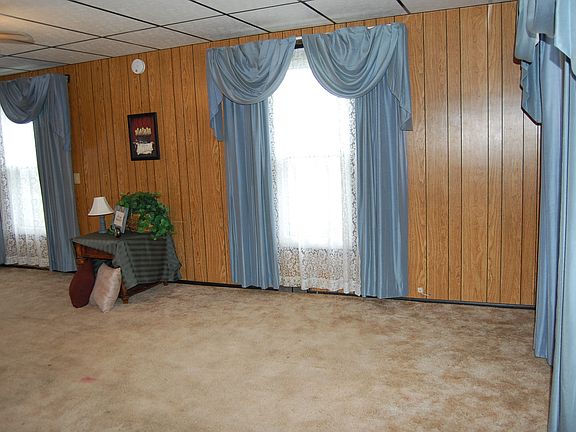 3rd image of 206 13th St E
