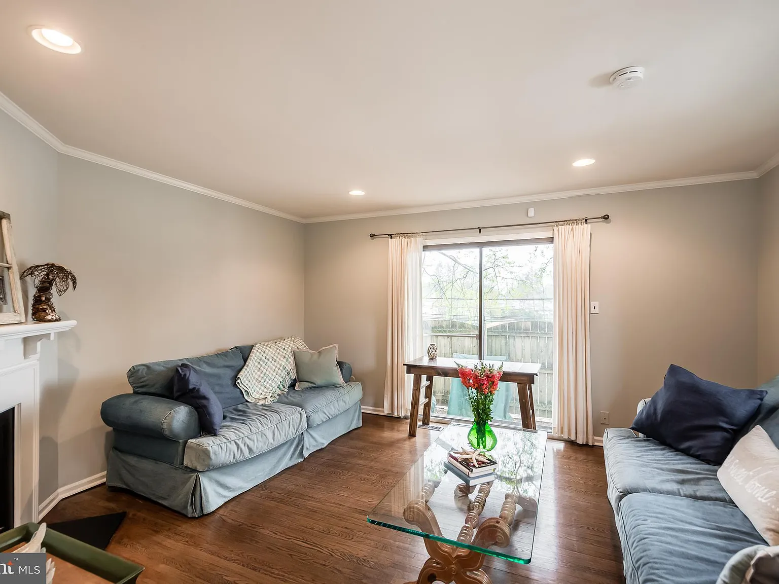2 bed, 1.5 bath, 1232 sqft, $2,600 — Photo 2