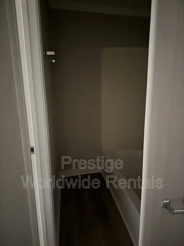 3 bed, 1.0 bath, 1117 sqft, $1,200 — Photo 4